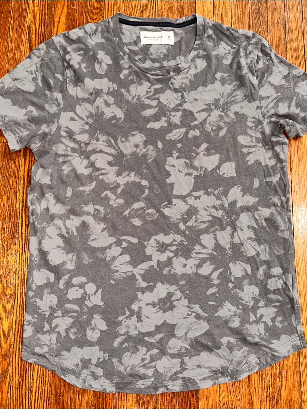 Men’s Medium Abercrombie & Fitch Gray Floral Short Sleeve Shirt